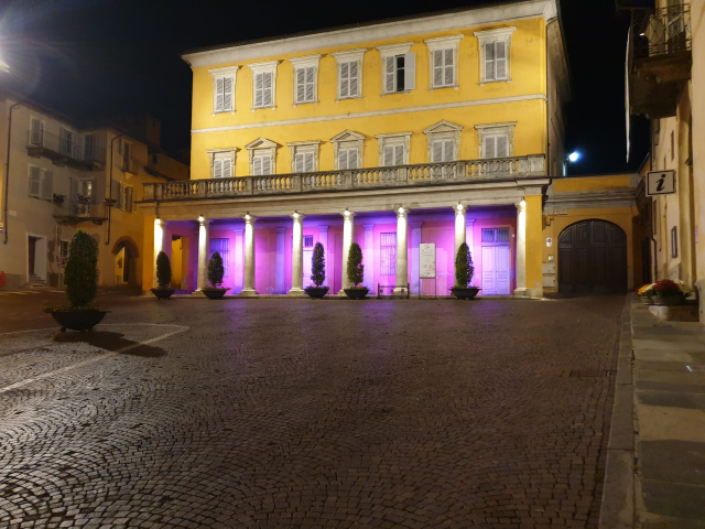 Palazzo Garrone si tinge di viola