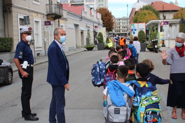 Tutti gli studenti della “Montalcini” a scuola con il Pedibus