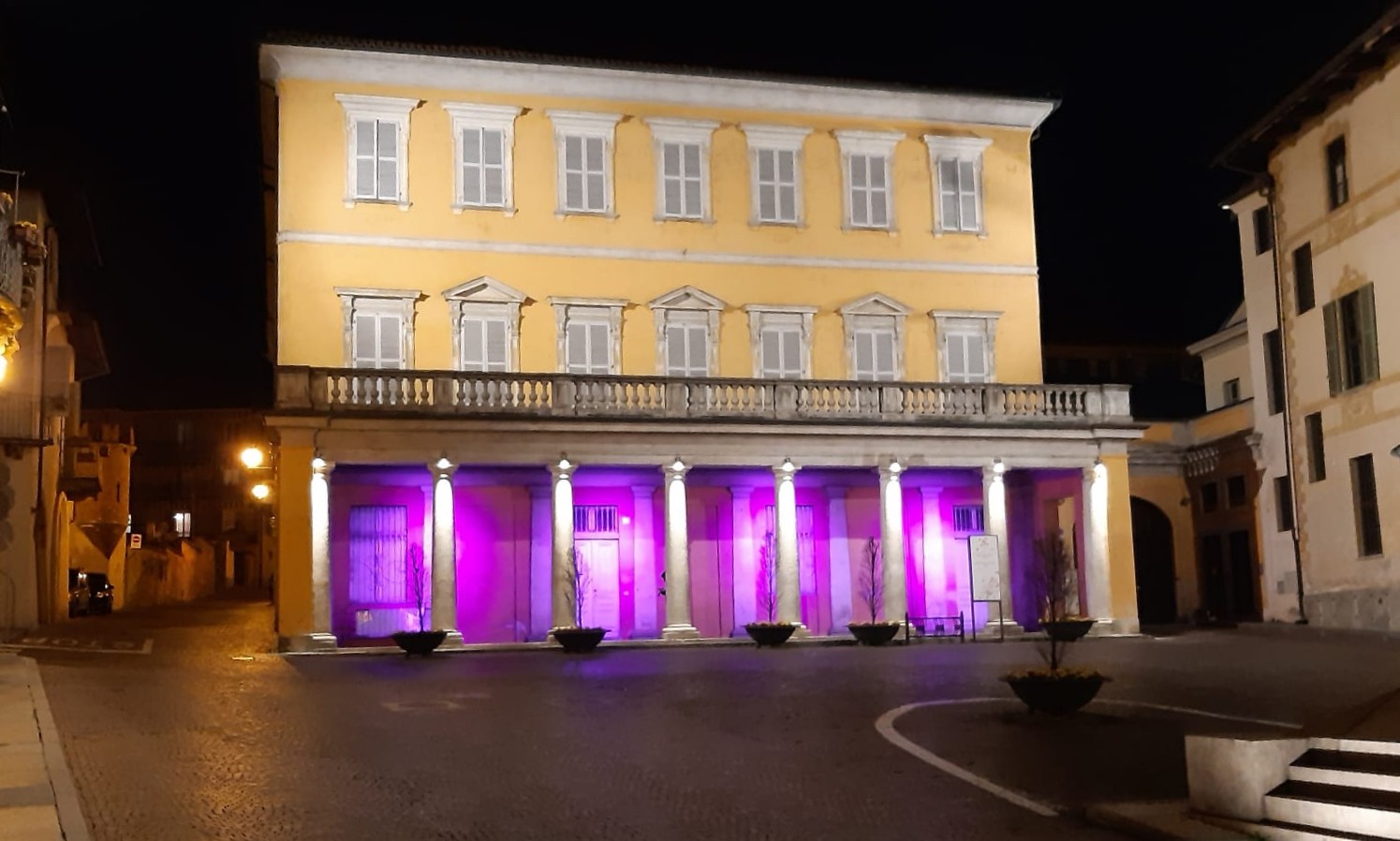 Bra si illumina di lilla per sensibilizzare sui disturbi alimentari