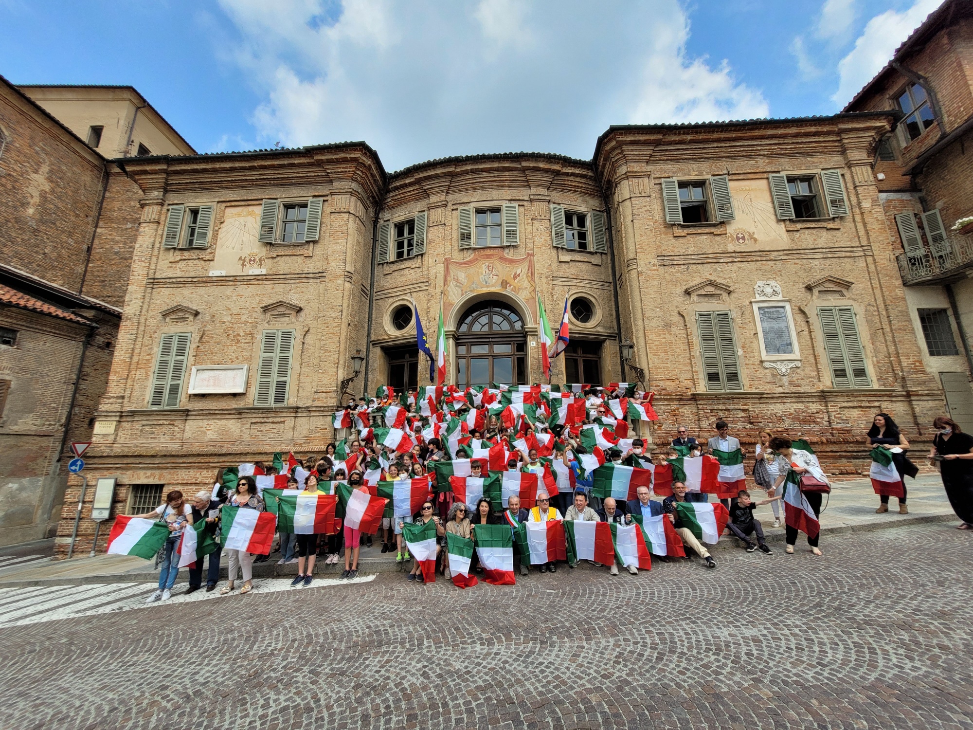 Un tricolore a tutti gli studenti per la Festa della Repubblica