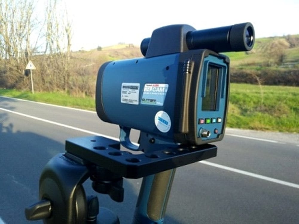 Bra: motociclista denunciato per aver occultato la targa