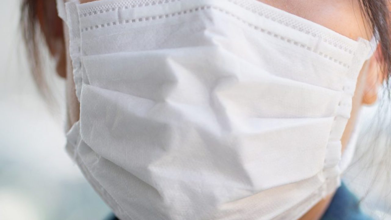 Un'ordinanza della Regione impone l'uso della mascherina nei pressi delle scuole