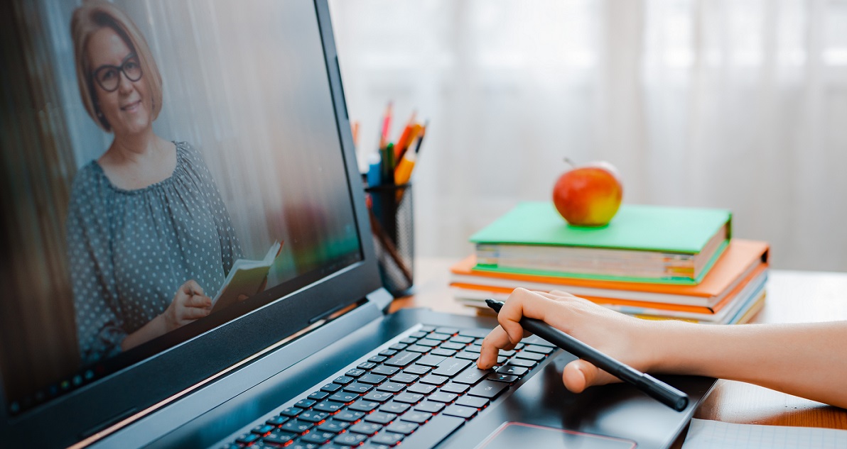 Emergenza Coronavirus - ordinanze della Regione: didattica a distanza nelle superiori e centri commerciali chiusi il weekend