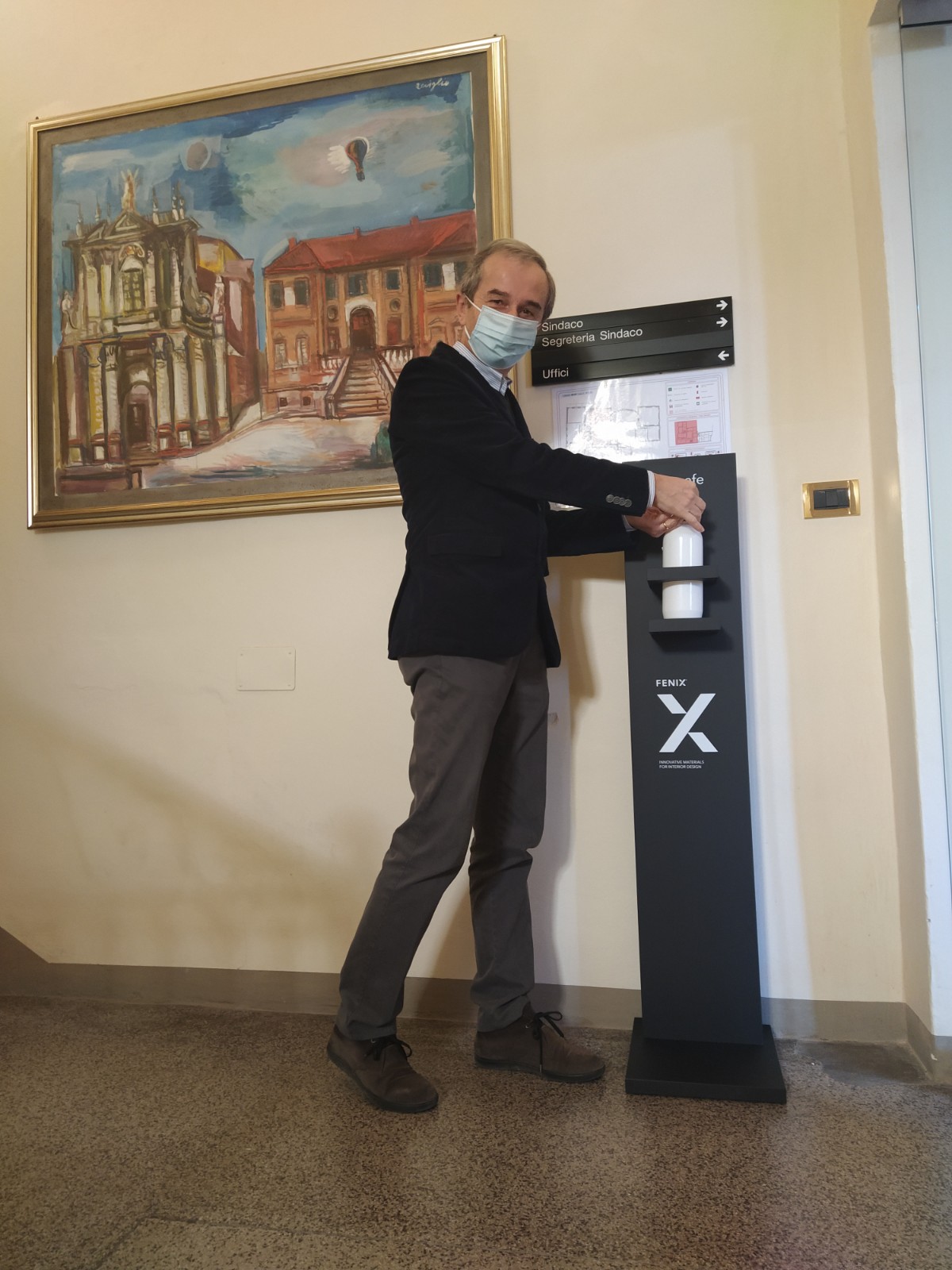  Bra: Arpa dona dispenser igienizzanti