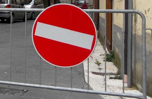 Un tratto di via Vittorio Emanuele chiuso al traffico per due giorni
