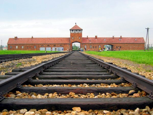 Promemoria Auschwitz: 50 studenti braidesi sul treno della memoria